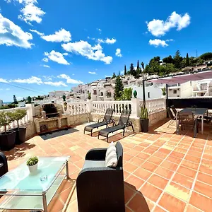 Casa Con Gran Terraza, Muy Luminosa Y En Tranquila Zona Residencial Nerja